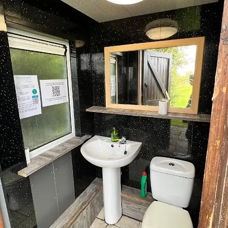 Cosy Little Hut *