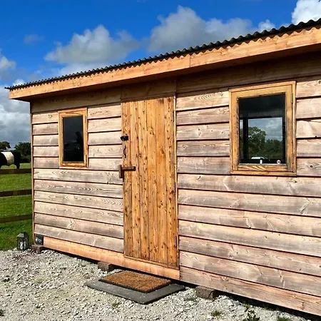 Cosy Little Hut * Launceston